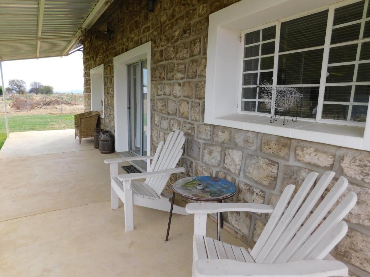 Готель Meteorite Rest Camp Grootfontein Екстер'єр фото