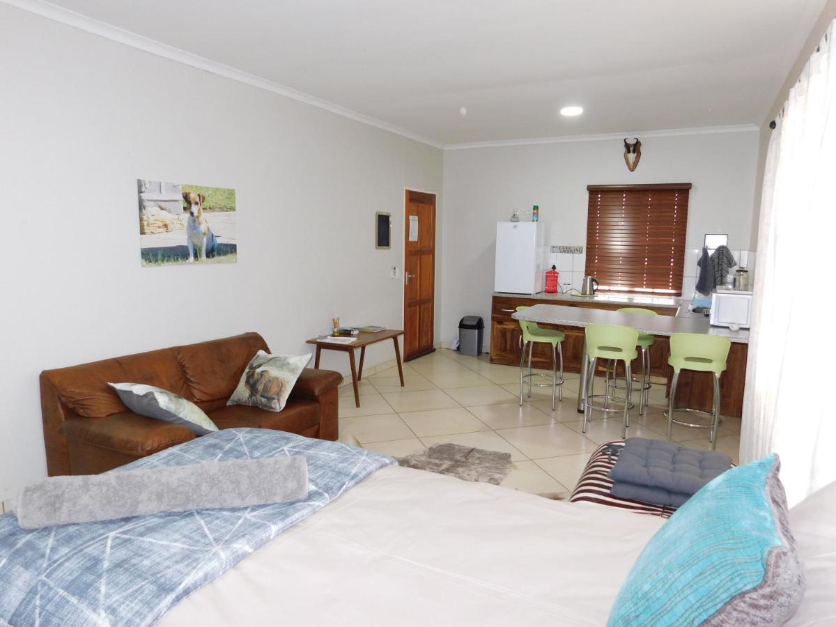 Готель Meteorite Rest Camp Grootfontein Екстер'єр фото