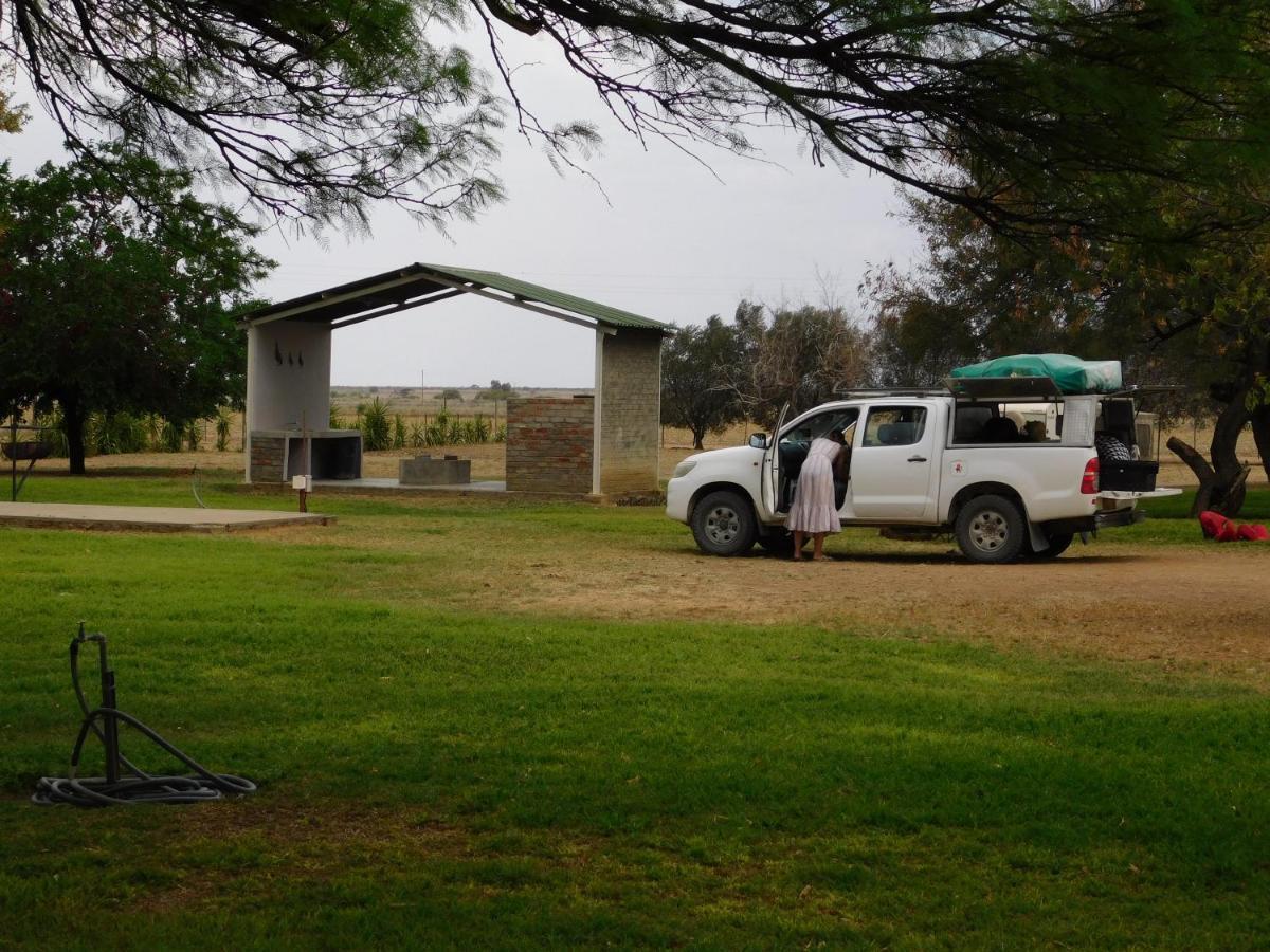Готель Meteorite Rest Camp Grootfontein Екстер'єр фото