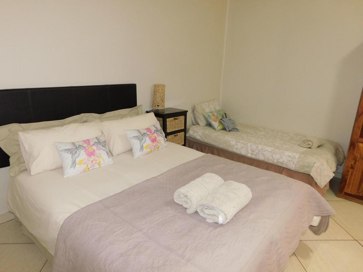 Готель Meteorite Rest Camp Grootfontein Екстер'єр фото